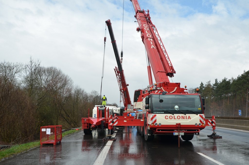 VU LKW umgestuerzt A 3 Rich Frankfurt AS Koenigsforst P492.JPG - Miklos Laubert